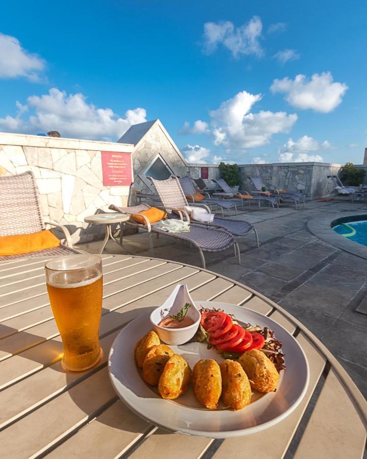 Hotel Atlante Plaza Ресифи Экстерьер фото The rooftop pool at the Hilton Nicosia