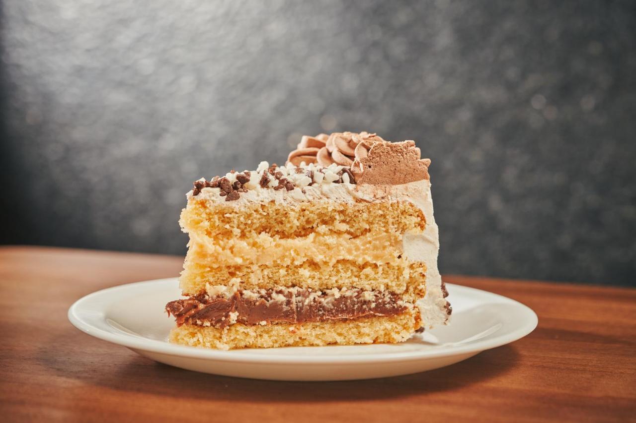 Hotel Atlante Plaza Ресифи Экстерьер фото A slice of Snickerdoodle cake